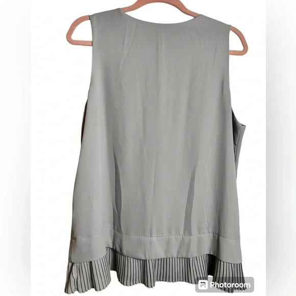 Sleeveless steel gray blouse, pleated hem, Large. Classic Shell Layer - Picture 3 of 6
